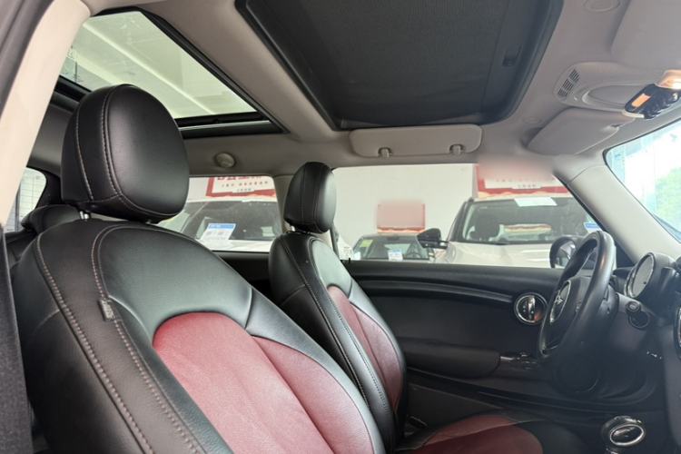 Used MINI 2016 1.5T COOPER Interior 4