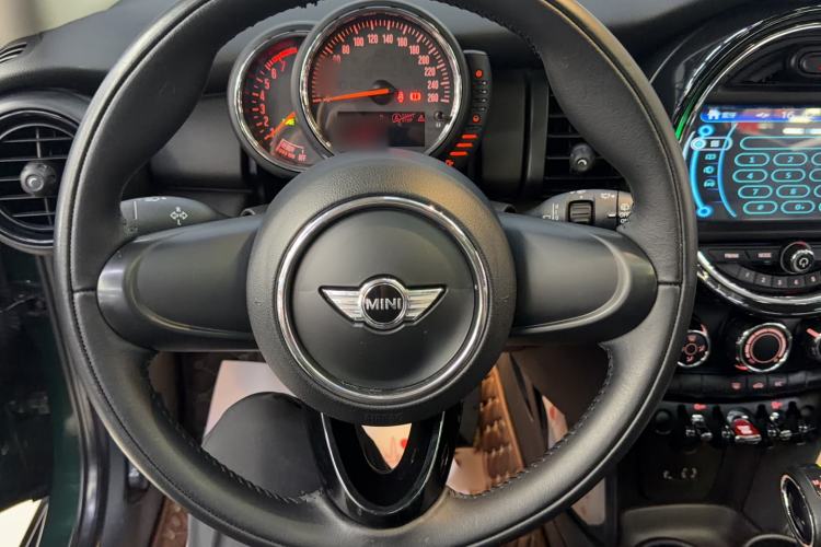 Used MINI 2016 1.2T ONE Five-Door Edition Interior 5