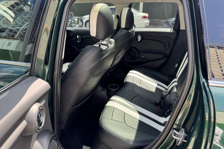 Used MINI 2016 1.5T COOPER Five-Door Edition Interior 5