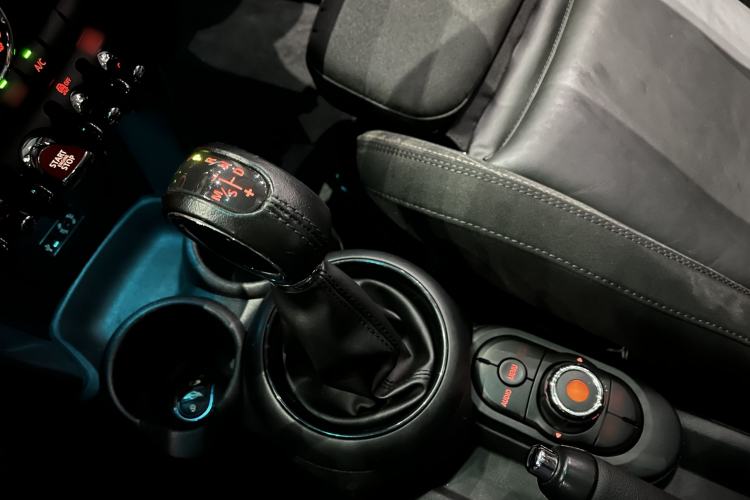 Used MINI 2016 1.5T COOPER Five-Door Edition Interior 6