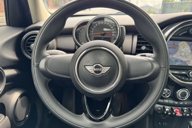 Used MINI 2016 1.2T ONE Five-Door Edition Interior 6