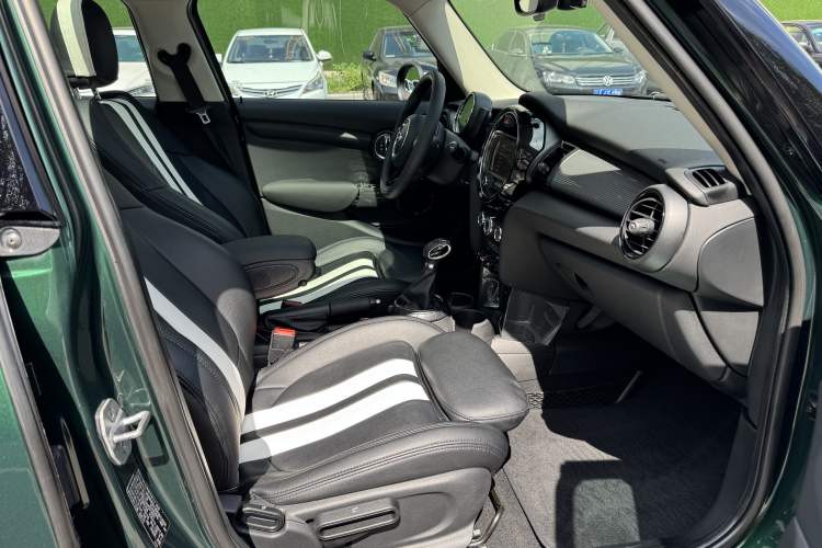 Used MINI 2016 1.5T COOPER Five-Door Edition Interior 6