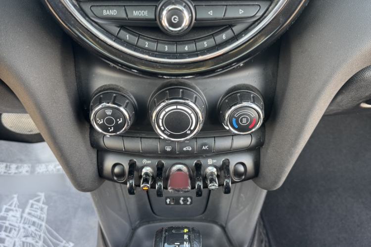 Used MINI 2016 1.5T COOPER Interior 7