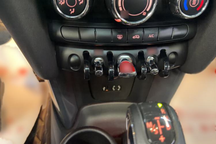 Used MINI 2016 1.2T ONE Five-Door Edition Interior 7