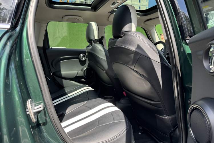 Used MINI 2016 1.5T COOPER Five-Door Edition Interior 7