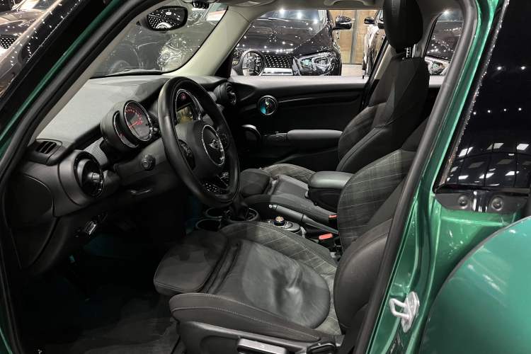 Used MINI 2016 1.5T COOPER Five-Door Edition Interior 8