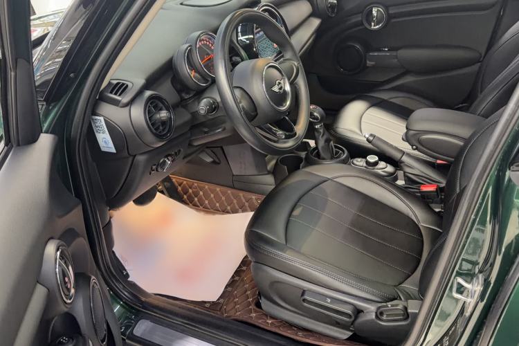 Used MINI 2016 1.2T ONE Five-Door Edition Interior 8