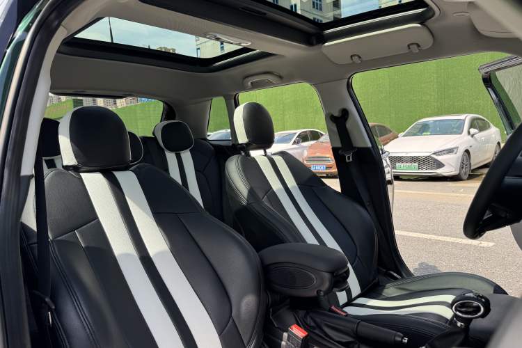 Used MINI 2016 1.5T COOPER Five-Door Edition Interior 8