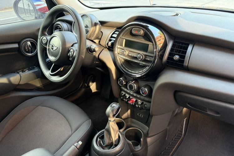 Used MINI 2016 1.2T ONE Pioneer Edition Five-Door Version Interior 8