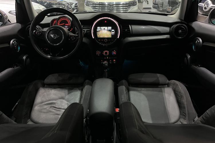 Used MINI 2016 1.5T COOPER Five-Door Edition Interior 9