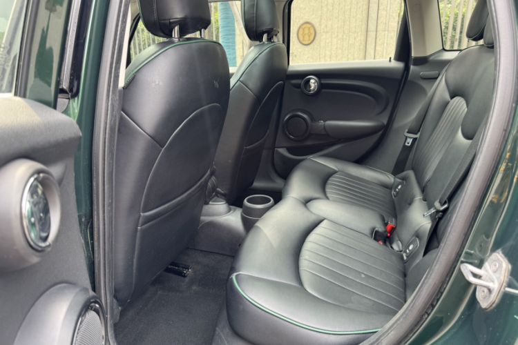 Used MINI 2016 1.2T ONE Five-Door Edition Interior 9