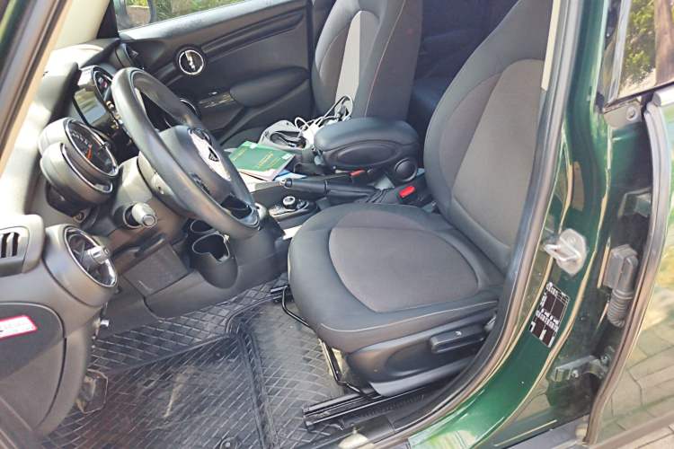 Used MINI 2016 1.2T ONE Pioneer Edition Five-Door Version Left Front Seat