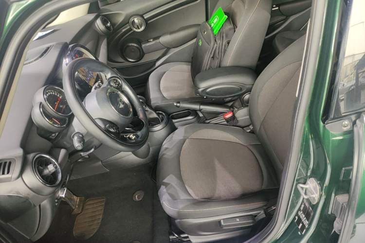 Used MINI 2016 1.2T ONE Pioneer Edition Five-Door Version Left Front Seat
