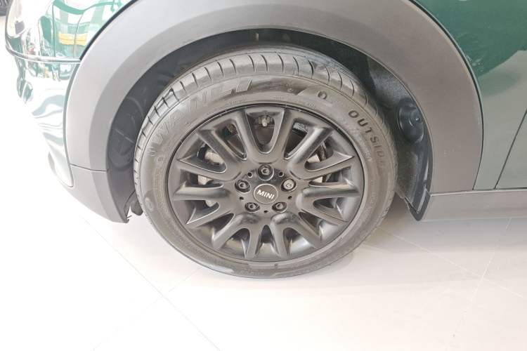 Used MINI 2016 1.5T COOPER Five-Door Edition Left Front Wheel Hub