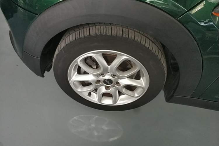 Used MINI 2016 1.5T COOPER Five-Door Edition Left Front Wheel Hub