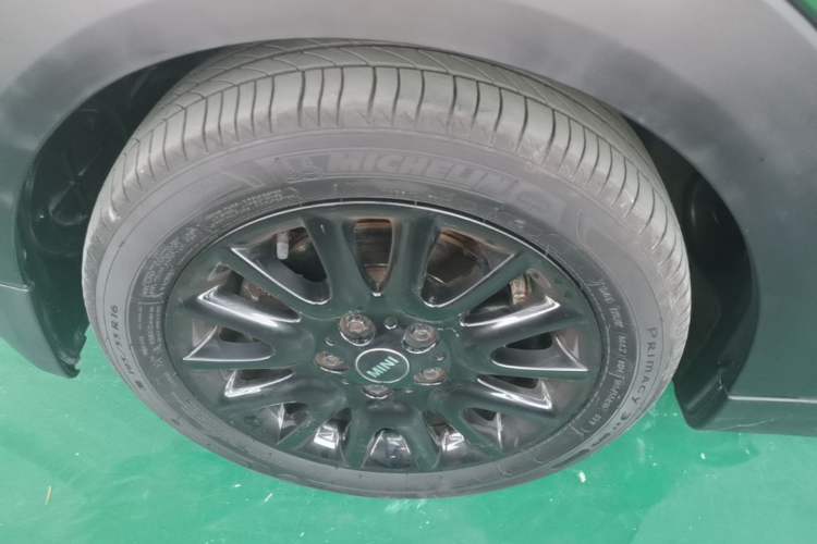 Used MINI 2016 1.2T ONE Pioneer Edition Five-Door Version Left Front Wheel Hub