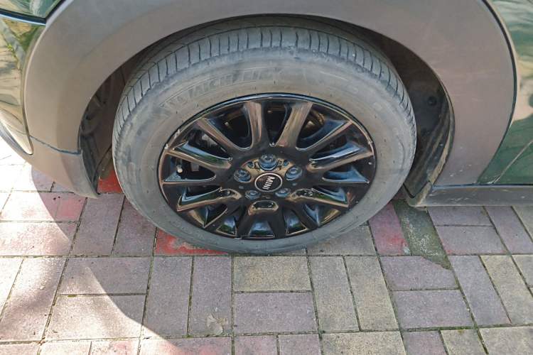 Used MINI 2016 1.2T ONE Pioneer Edition Five-Door Version Left Front Wheel Hub