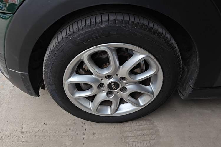 Used MINI 2016 1.5T COOPER Five-Door Edition Left Front Wheel Hub