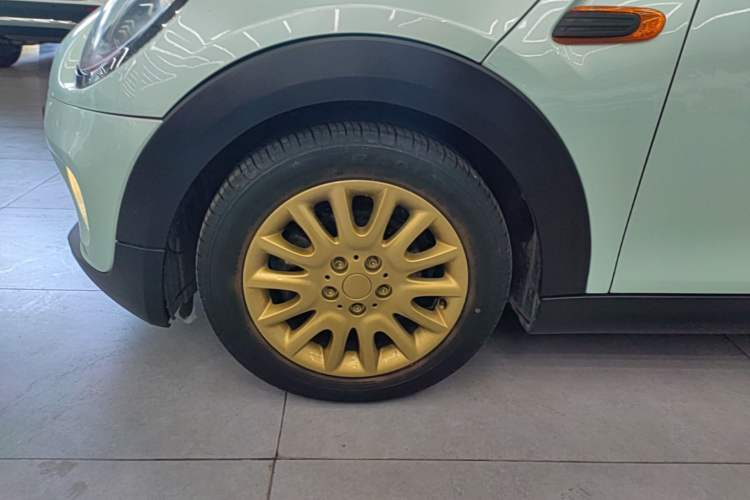 Used MINI 2016 1.2T ONE Pioneer Edition Five-Door Version Left Front Wheel Hub