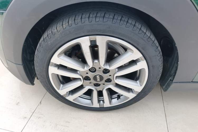 Used MINI 2016 1.5T COOPER SEVEN Five-Door Edition Left Front Wheel Hub