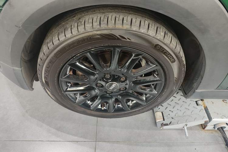 Used MINI 2016 1.2T ONE Pioneer Edition Five-Door Version Left Front Wheel Hub