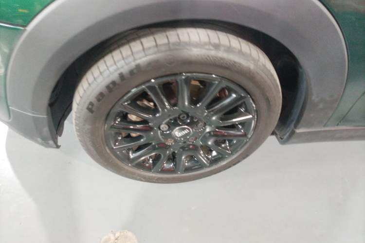 Used MINI 2016 1.5T COOPER Five-Door Edition Left Front Wheel Hub