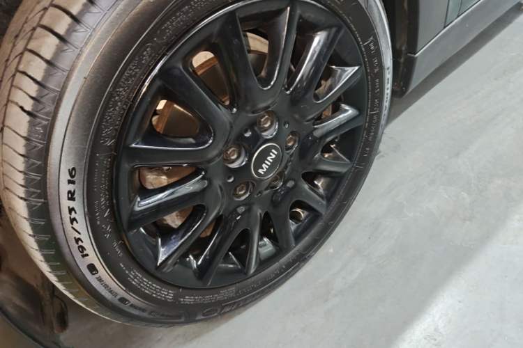 Used MINI 2016 1.2T ONE Pioneer Edition Five-Door Version Left Front Wheel Hub