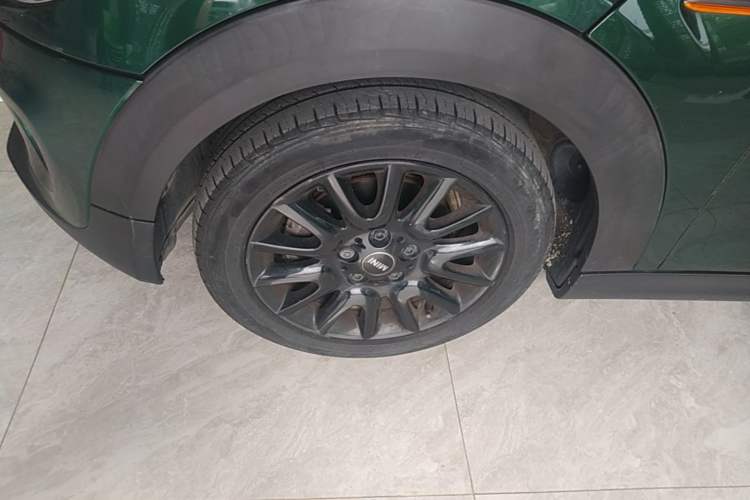 Used MINI 2016 1.5T COOPER Five-Door Edition Left Front Wheel Hub