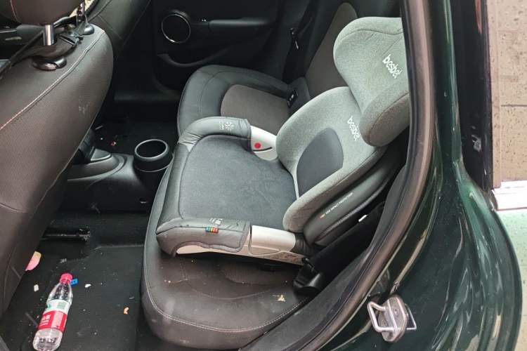 Used MINI 2016 1.2T ONE Pioneer Edition Five-Door Version Left Rear Seat