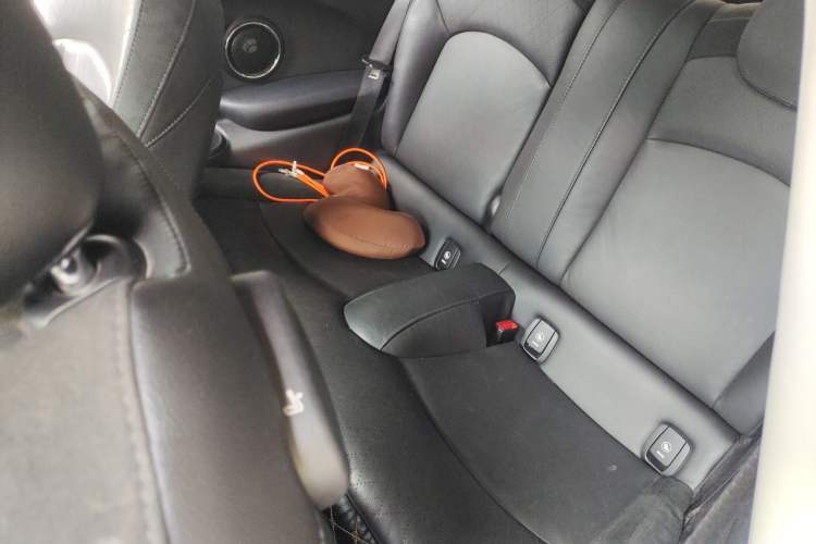 Used MINI 2016 2.0T COOPER S Performance-oriented Left Rear Seat
