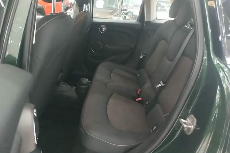 Used MINI 2016 1.2T ONE Pioneer Edition Five-Door Version Left Rear Seat