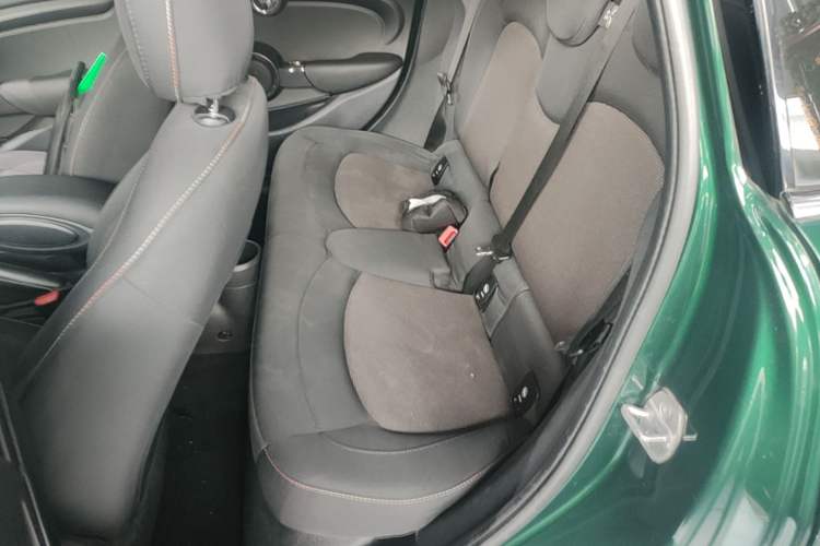 Used MINI 2016 1.2T ONE Pioneer Edition Five-Door Version Left Rear Seat