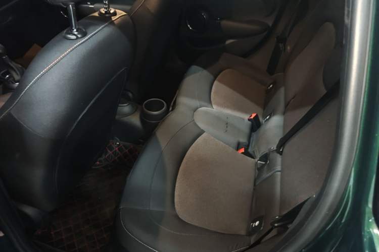 Used MINI 2016 1.2T ONE Pioneer Edition Five-Door Version Left Rear Seat