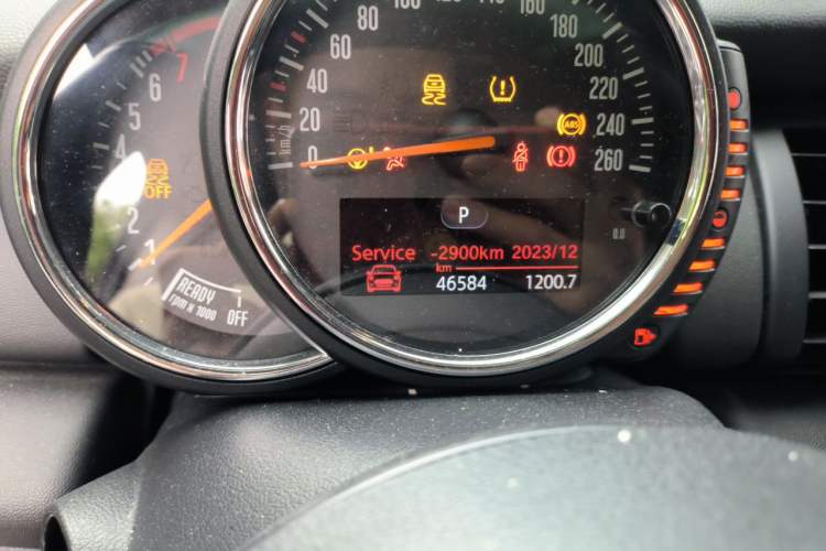 Used MINI 2016 1.2T ONE Odometer Close Up