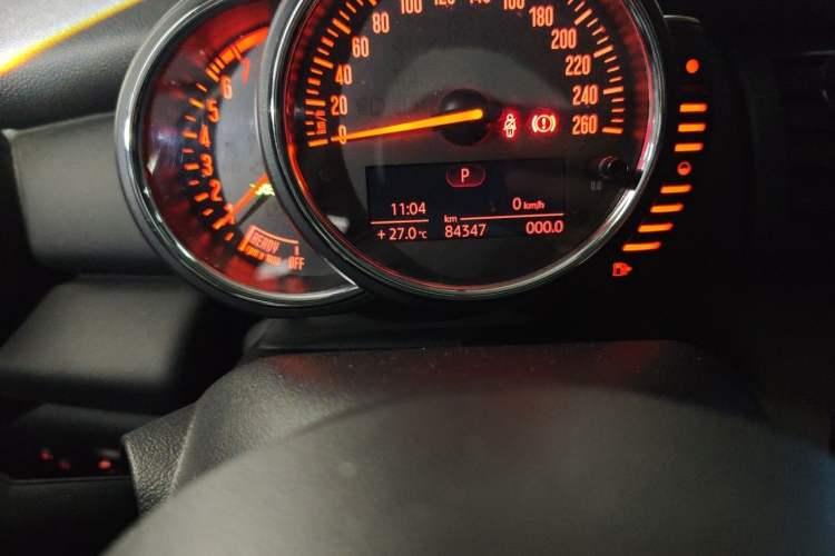 Used MINI 2016 1.2T ONE Odometer Close Up