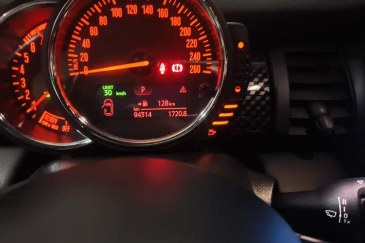 Used MINI 2016 2.0T COOPER S Five-Door Edition Odometer Close Up