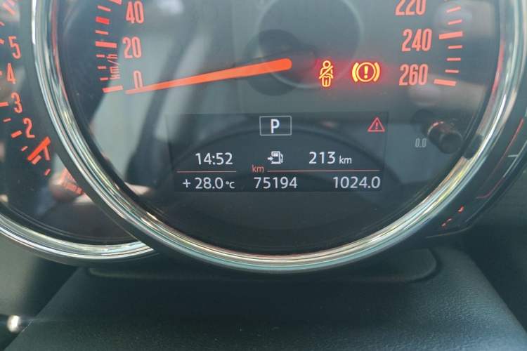 Used MINI 2016 1.5T COOPER Odometer Close Up