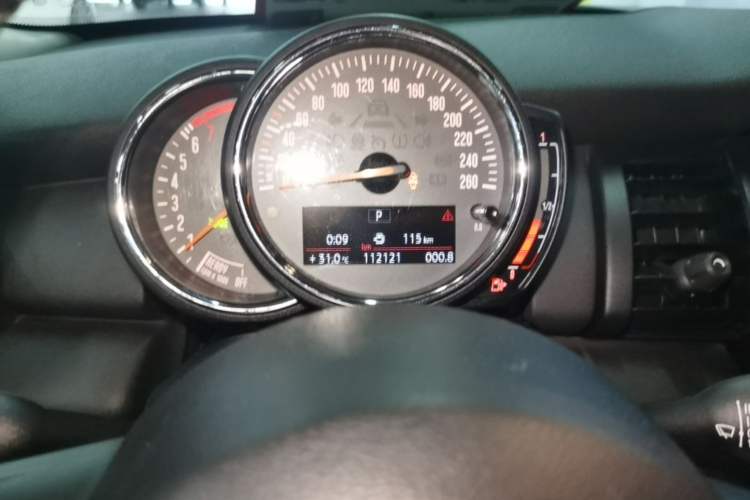 Used MINI 2016 1.2T ONE Pioneer Edition Five-Door Version Odometer Close Up