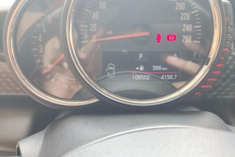Used MINI 2016 2.0T COOPER S Performance-oriented Odometer Close Up