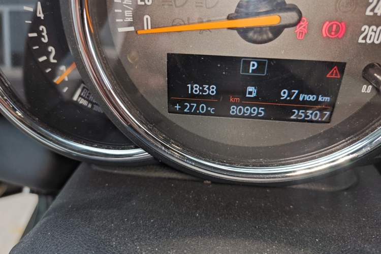 Used MINI 2016 1.5T COOPER Odometer Close Up