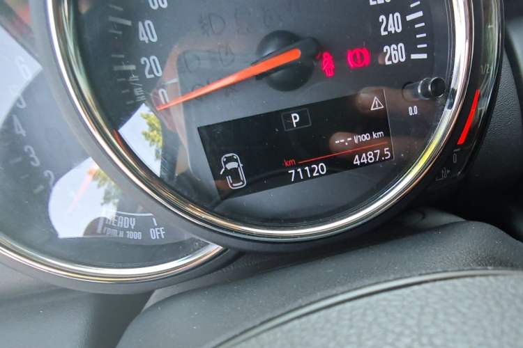 Used MINI 2016 1.2T ONE Pioneer Edition Odometer Close Up