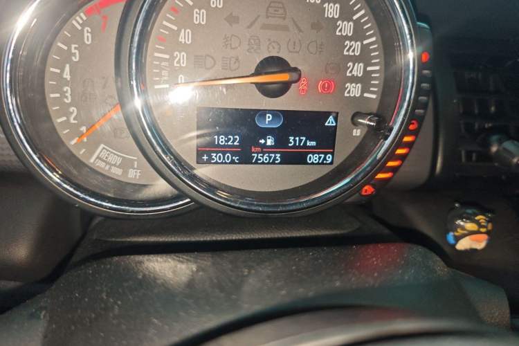 Used MINI 2016 1.5T COOPER Odometer Close Up