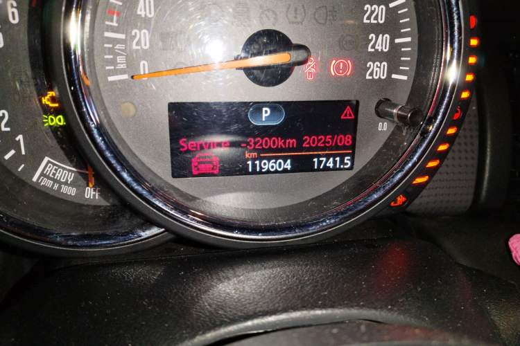 Used MINI 2016 1.5T COOPER Odometer Close Up
