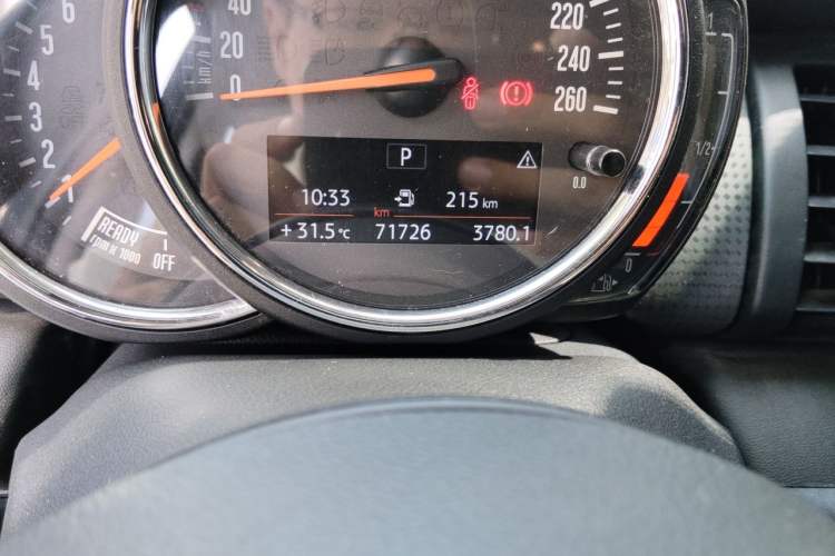 Used MINI 2016 1.5T COOPER Five-Door Edition Odometer Close Up