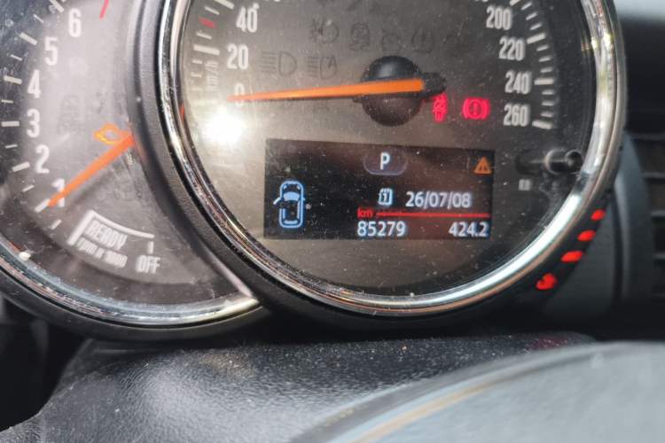 Used MINI 2016 1.5T COOPER Odometer Close Up