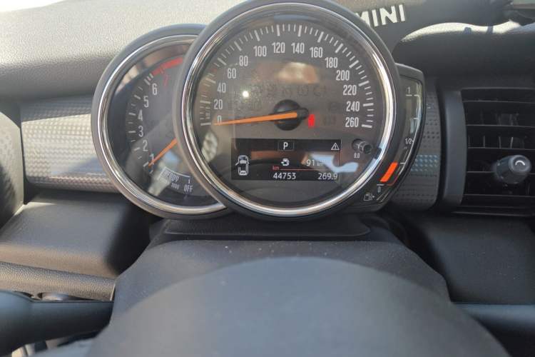 Used MINI 2016 1.5T COOPER Odometer Close Up