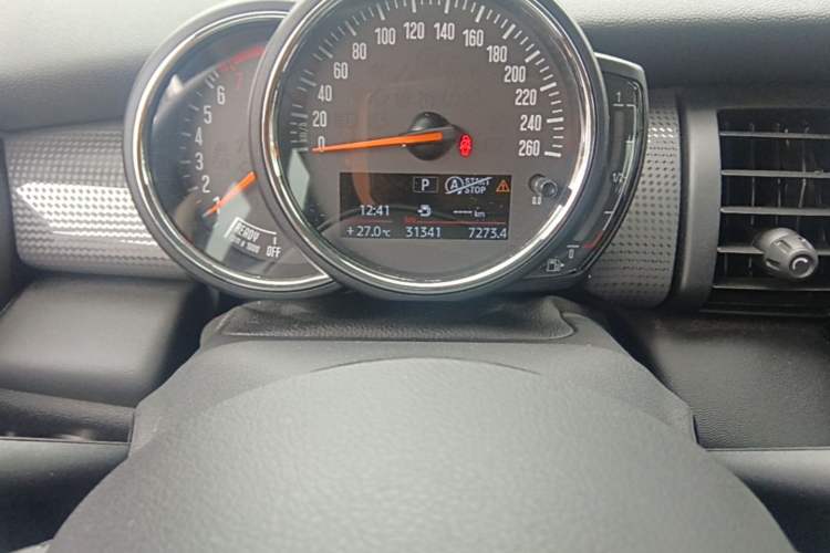 Used MINI 2016 1.5T COOPER Five-Door Edition Odometer Close Up