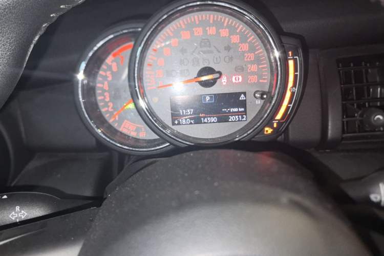 Used MINI 2016 1.5T COOPER Odometer Close Up