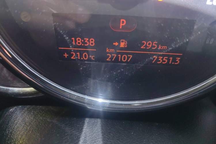 Used MINI 2016 1.5T COOPER Five-Door Edition Odometer Close Up