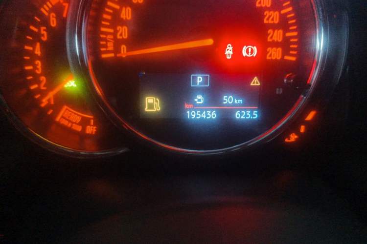 Used MINI 2016 1.5T COOPER Performance Edition Odometer Close Up